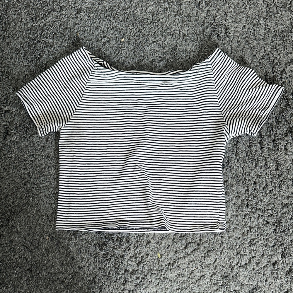 Forever 21 Black and White Striped Crop T-Shirt